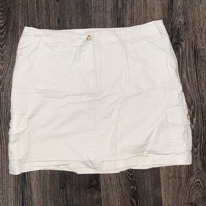 Chaus- White Skort
